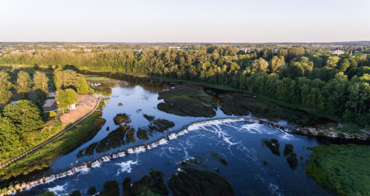 Salīdzinošā analīze